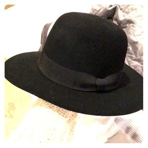 100% wool Brixton hat in Medium